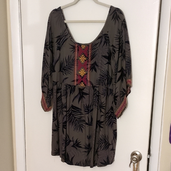 Roxy Dresses & Skirts - Roxy 'Sunset City' embroidered dress in Indo Floral Dusty Olive color Jr XL